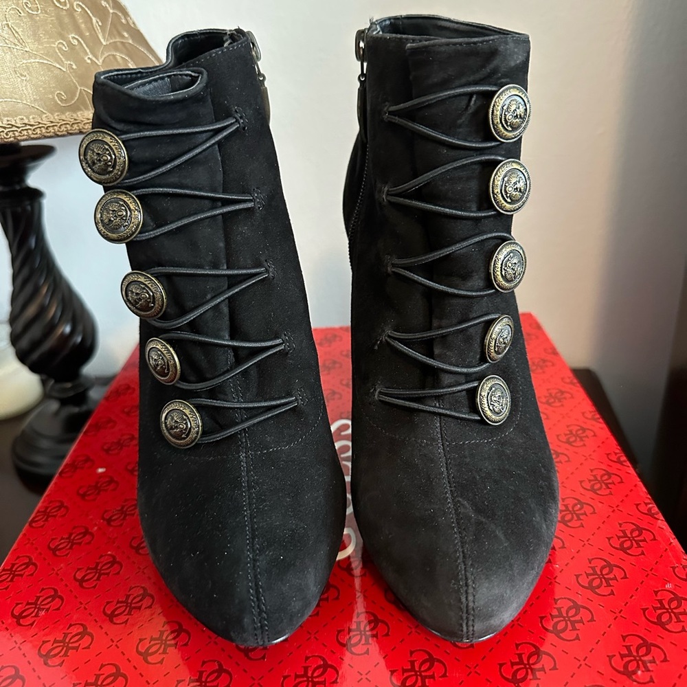Guess Black Ankle Booties with Vintage-Inspired Design